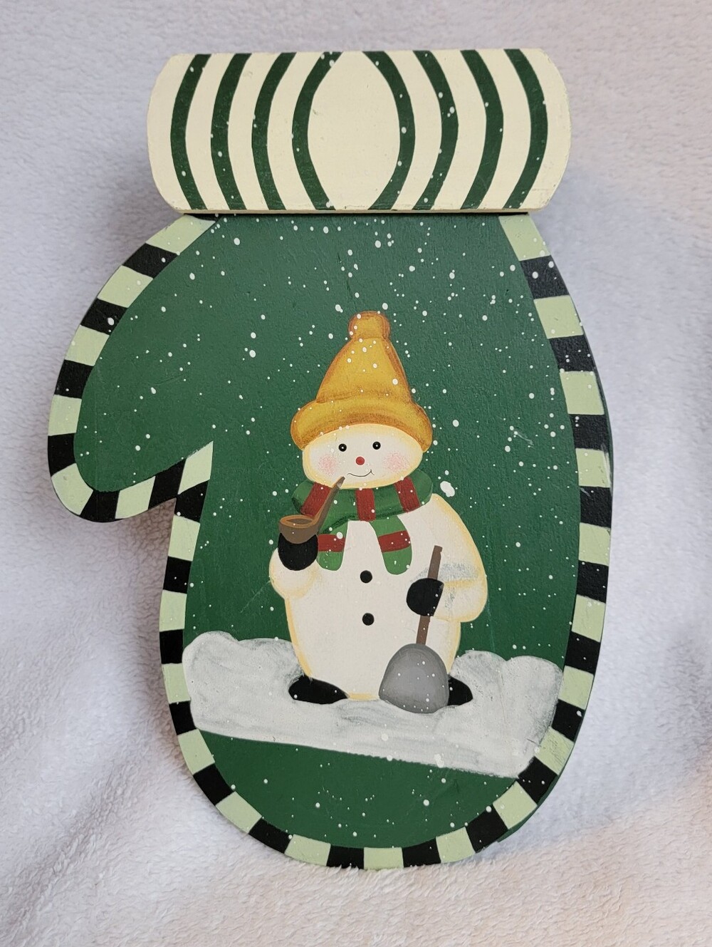 Christmas/Holiday over shelf Snowman Mitten Planter Decoration Green White Wood